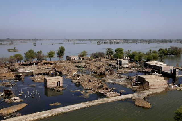 Datei:Pakistan Sindh flood2010.jpg