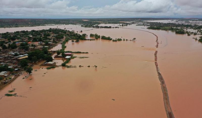 Datei:Niamey flood 2020b.jpg